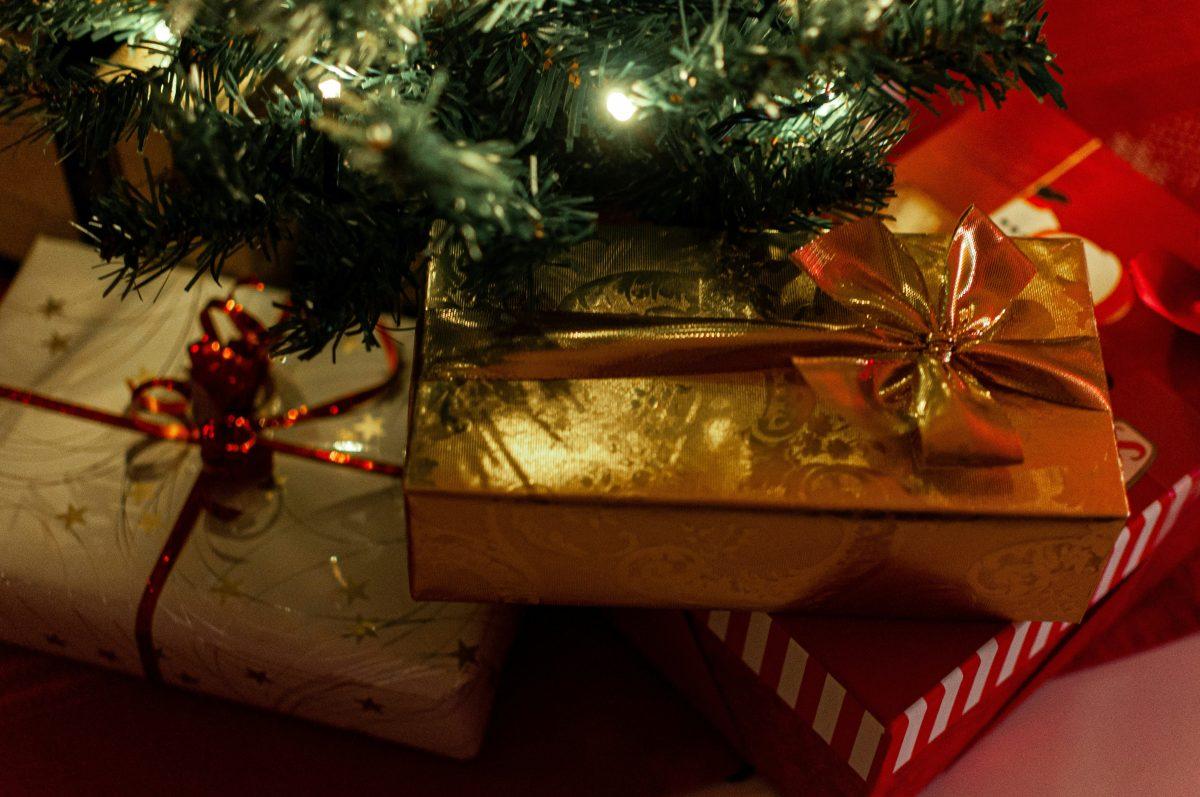 10 Thoughtful Holiday Gifts For Your Friends (Teen Girl Edition)